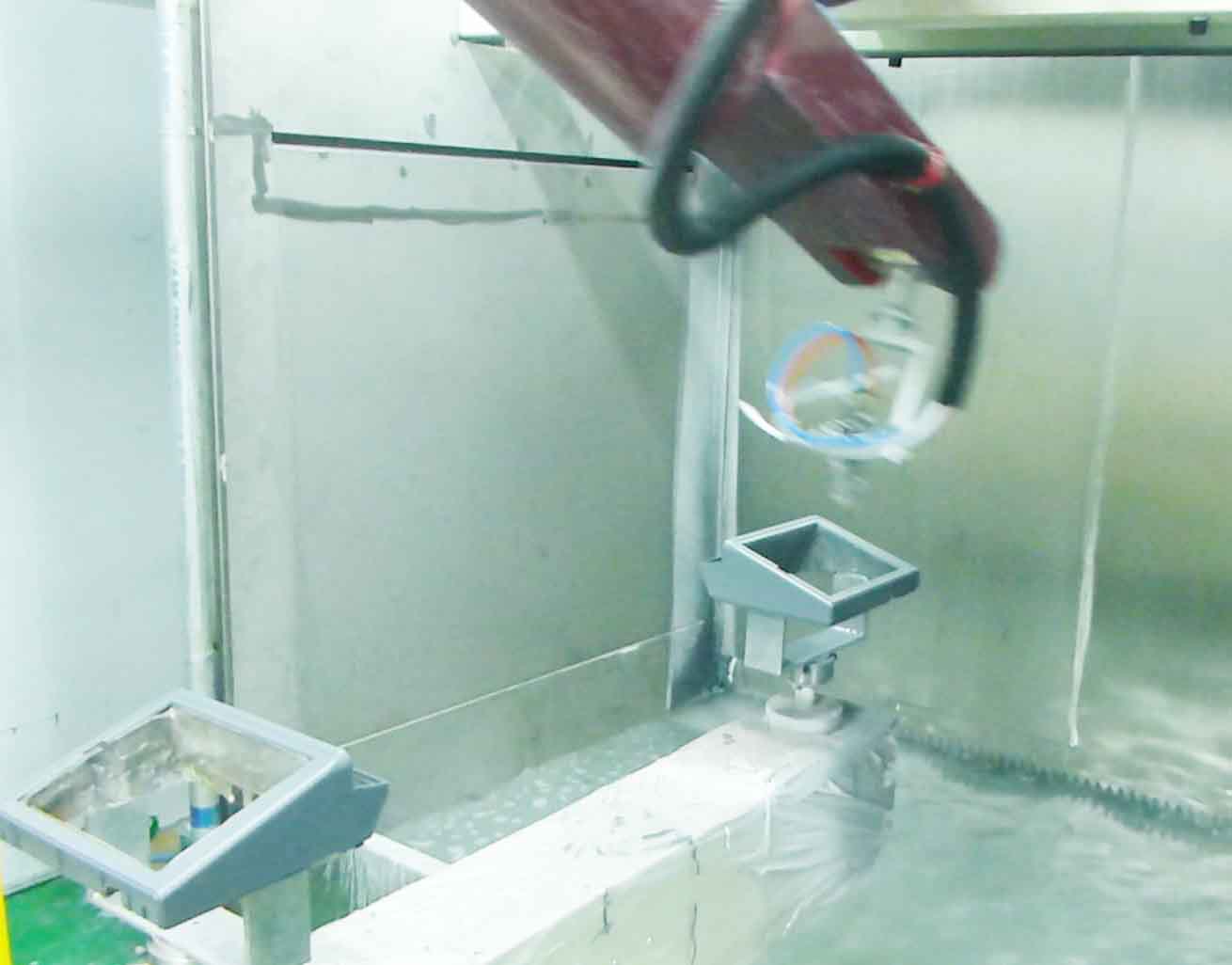 医疗设备外观件机器人自动喷漆